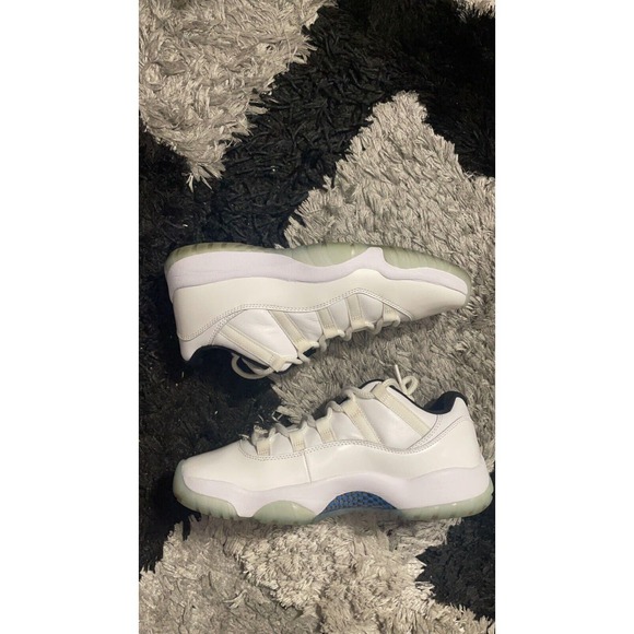 Nike Air Jordan 11 Retro Low Legend Blue Size 8.5 AV2187-117 2021 White Blue XI main image 5